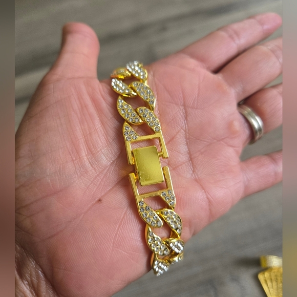 Hip Hop Iced Out Fully Rhinestone Gold Card Pendant & Cuban Chain Necklace 18" - Picture 9 of 13